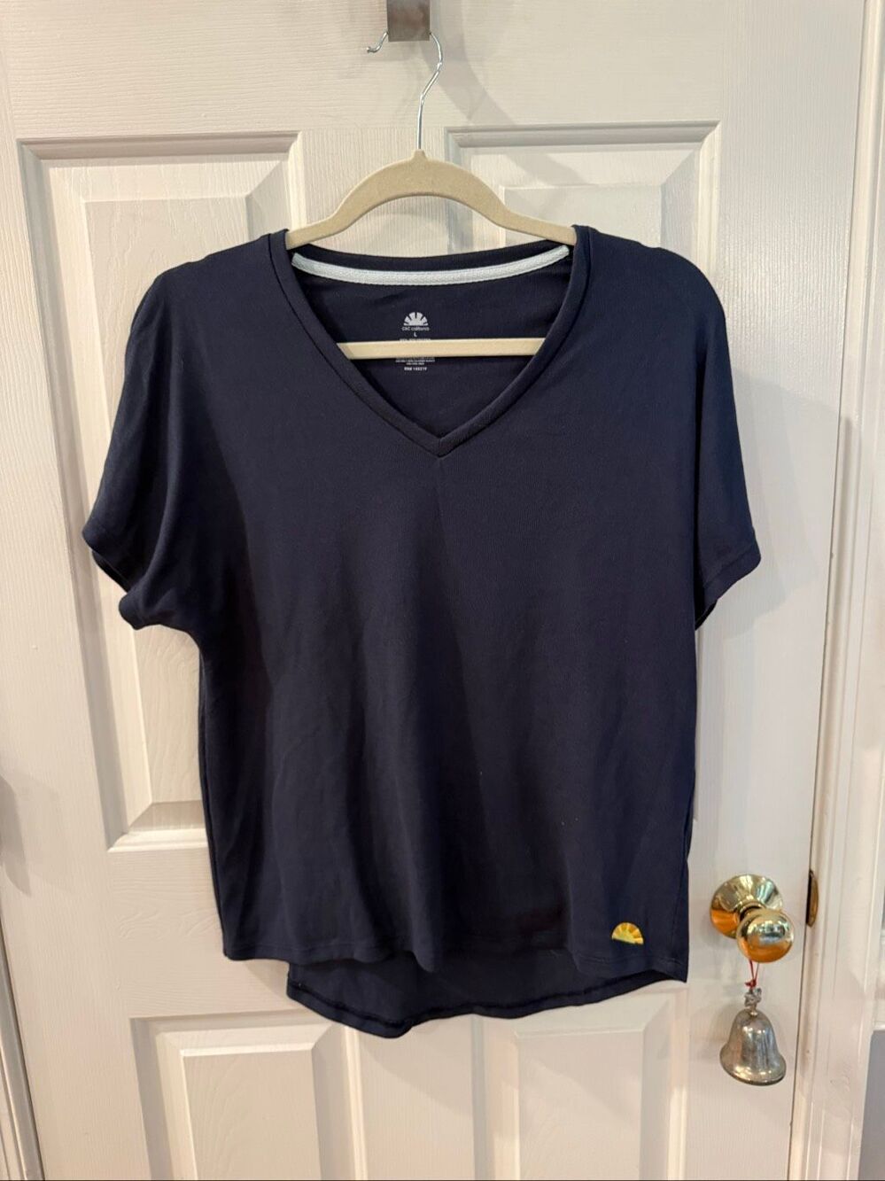 C&C California Navy Rounded Hem Super Soft T-Shirt sz L EUC